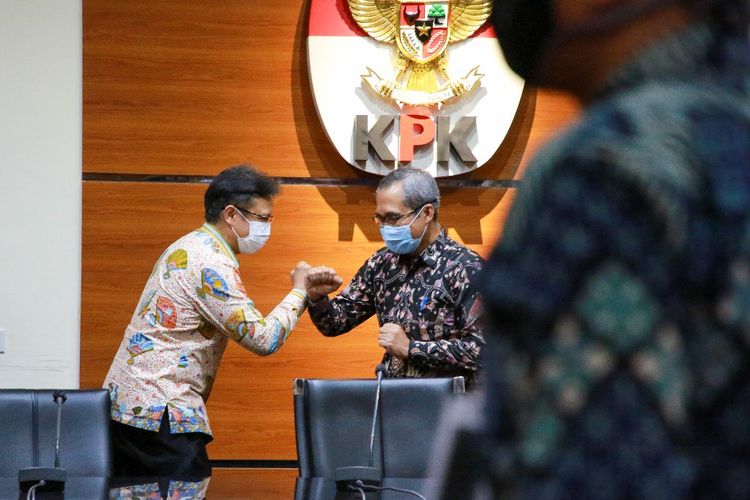 Menteri Kesehatan Budi Gunadi Sadikin dan Wakil Ketua KPK Alexnder Marwata usai konferensi pers di Gedung Merah Putih KPK, Jumat (8/1/2021).