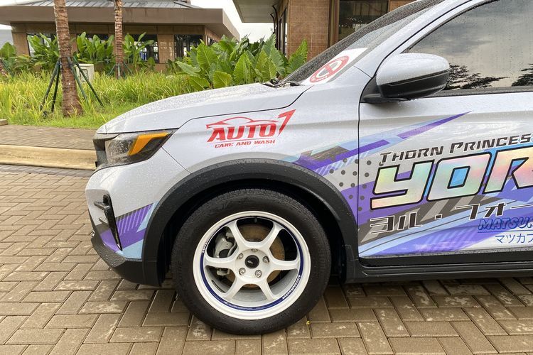 Modifikasi Honda WR-V RS bergaya Itasha