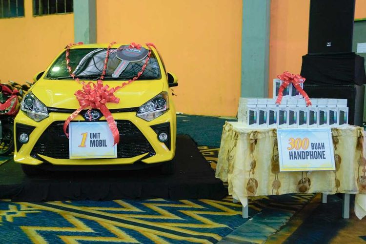 Hadiah utama Gebyar Kebut Vaksin Sulsel berupa 1 unit mobil diundi oleh Kapolri dan diraih oleh masyarakat dari Kabupaten Toraja Utara, atas nama Amos Mili.