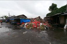 Bau Menyengat Gunungan Sampah di Pasar Kemiri Muka Depok, Pedagang Terpaksa Tak Berjualan