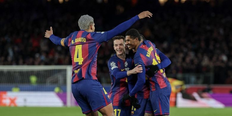 Penyerang Barcelona, Marcus Rashford (kanan), merayakan gol keempat timnya bersama rekan-rekan setimnya pada laga pekan ke-8 fase liga Liga Champions antara FC Barcelona dan FC Copenhagen di Stadion Camp Nou di Barcelona pada 28 Januari 2026.