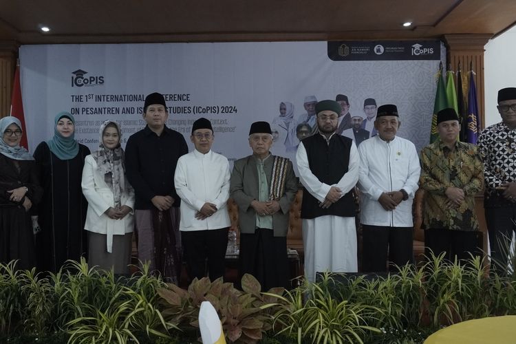 IAIAN (Institut Agama Islam An Nawawi) Purworejo pertama kalinya menggelar The 1st International Conference on Pesantren and Islamic Studies (ICoPIS) 2024 atau Konferensi Internasional Pesantren dan Studi Islam. 