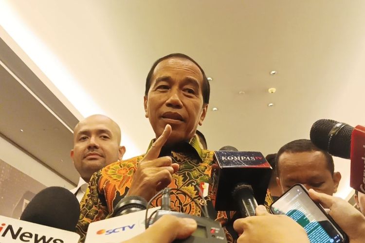 Presiden Joko Widodo saat memberikan keterangan pers usai menghadiri peringatan HUT ke-52 HIPMI di kawasan Senayan, Jakarta, Senin (10/6/2024).