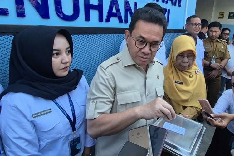 Tinjau SPPG Semanggi 2 Solo, Mendag: Jangan Terima Ompreng jika Segelnya Rusak