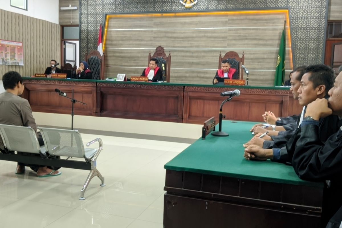 Suasana persidangan dengan agenda pembacaan tuntutan perkara pembunuhan disertai mutilasi dengan terdakwa Rohmad Tri Hartanto di Pengadilan Negeri Kota Kediri, Jawa Timur, Senin (11/8/2025). Namun sidang tersebut akhirnya ditunda hingga Kamis (21/8/2025).