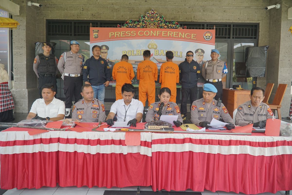 Polisi mengungkapkan kasus perkelahian yang menewaskan dua orang bersaudara di Desa Songan A, Kecamatan Kintamani, Kabupaten Bangli, Provinsi Bali, Rabu (15/12/2025).