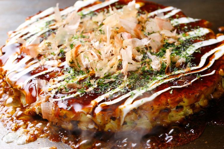 Osaka terkenal dengan makanannya karena disebut sebagai nation's kitchen. Salah satu makanan yang banyak diminati oleh wisatawan adalah Okonomiyaki.