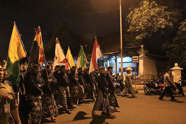 Perbedaan Tradisi Perayaan Malam 1 Suro di Keraton Jogja dan Solo