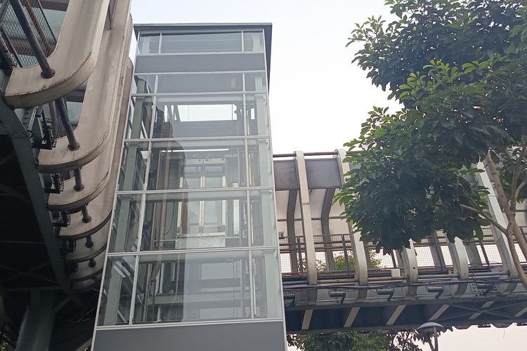 2 Lift JPO Halte Polda Metro Jaya Sengaja Dimatikan akibat Gangguan Kelistrikan