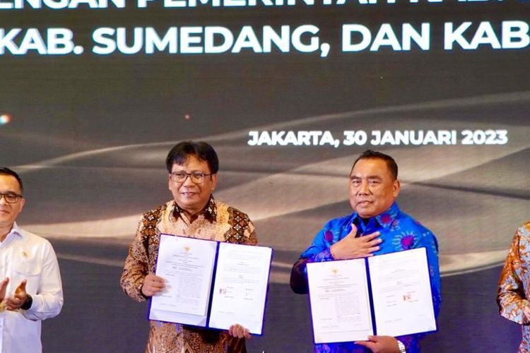 Bupati Jembrana I Nengah Tamba dalam acara penandatanganan memorandum of understanding (MoU) dengan Kepala Badan Pusat Statistik (BPS) Margo Yuono di Aryanusa Ballrom Menara Danareksa Jakarta Pusat, Senin (30/1/2023).