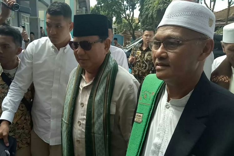 Prabowo saat berkunjung di Pondok Pesantren Darussalam Blokagung Banyuwangi, Senin (10/9/2018)
