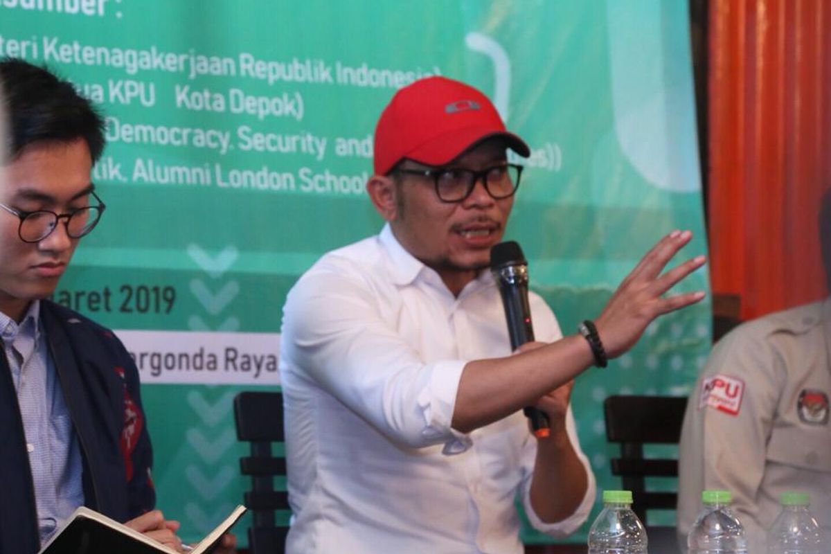 Menteri Ketenagakerjaan (Menaker) Muhammad Hanif Dhakiri dalam diskusi Millenial Voters untuk Pemilu 2019, di MUG Kafe, Depok, Senin (25/3/2019).
