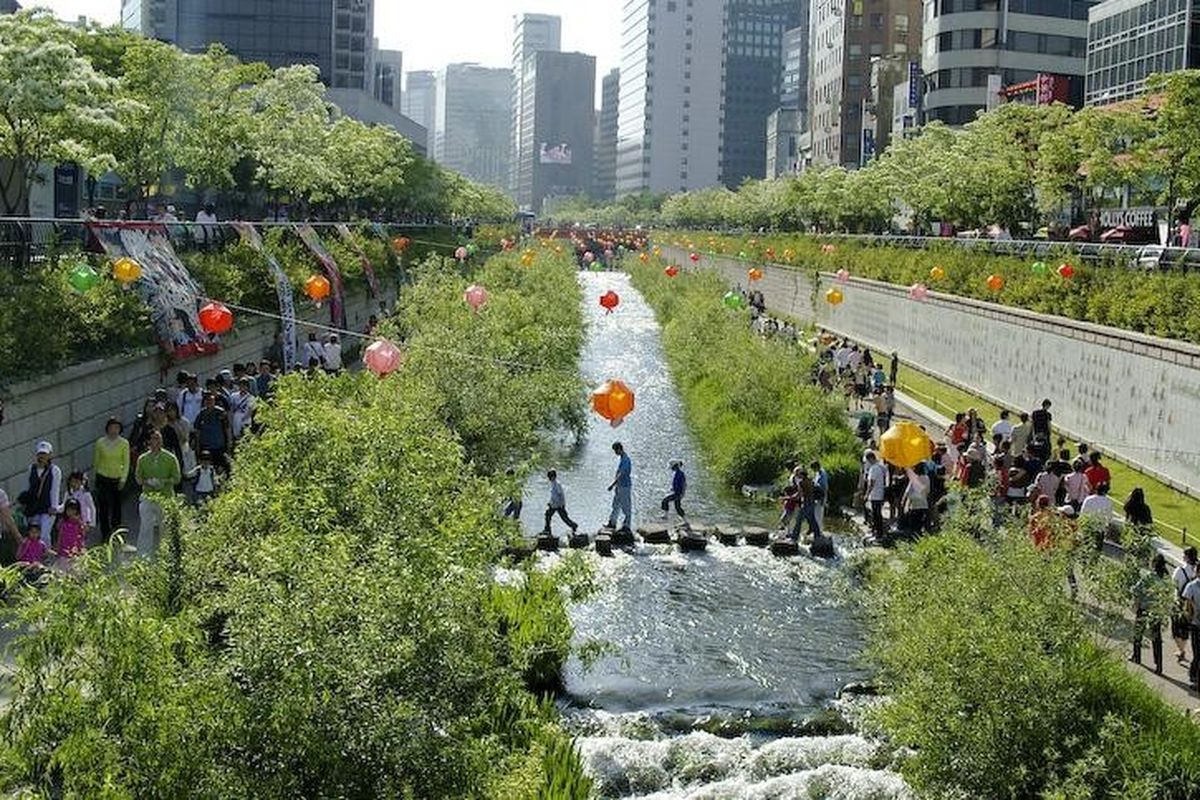 Cheonggyecheon, Seoul.