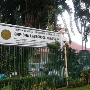 SMA LABSCHOOL KEBAYORAN