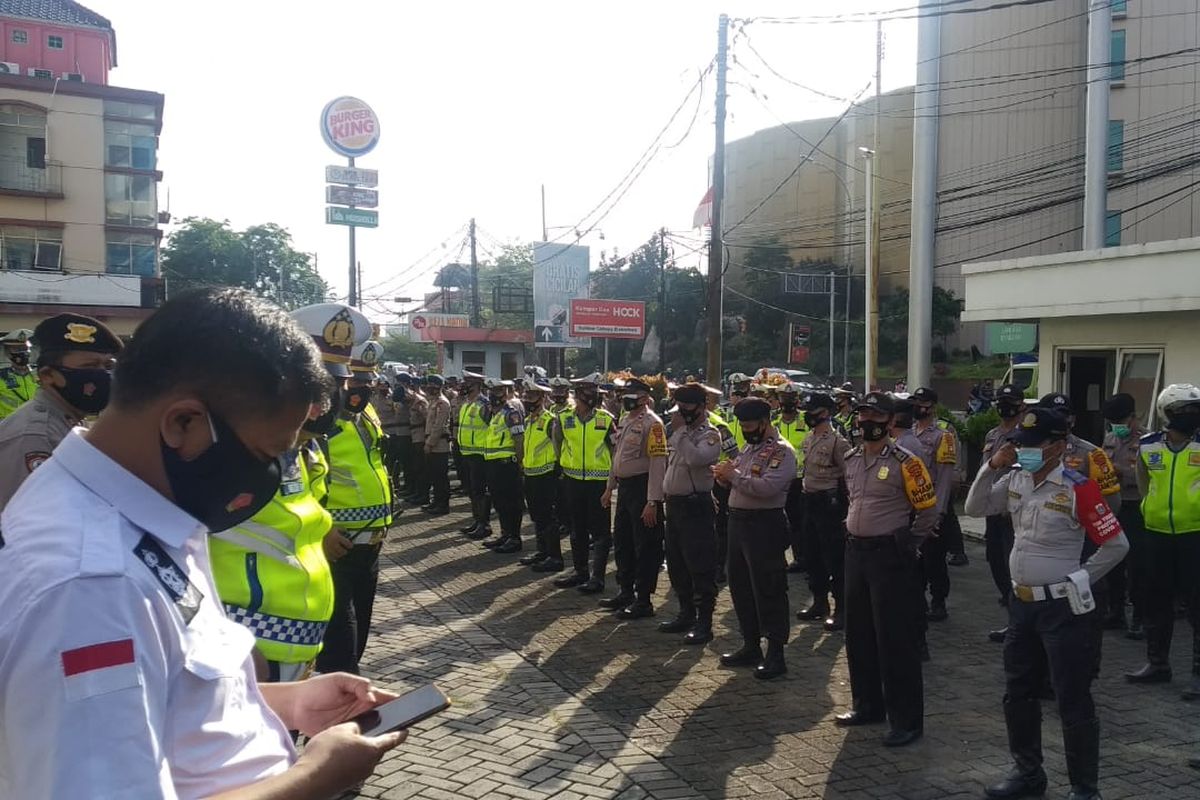 Aparat keamanan disiapkan untuk menjaga aksi demo penolakan omnibus law, Senin (5/10/2020)