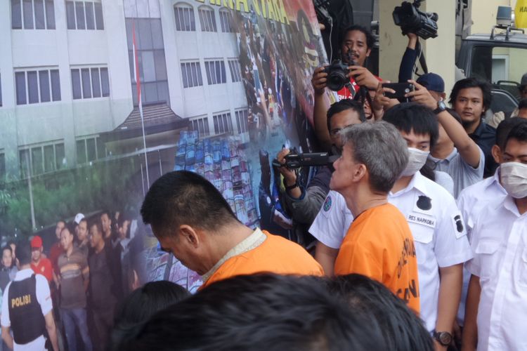 Fariz RM dihadirkan oleh Polres Jakarta Utara, Minggu (26/8/2018). Fariz ditangkap polisi lantaran menggunakan narkoba jenis sabu.