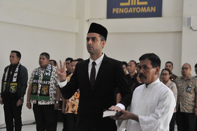 Otavio Dutra resmi menjadi Warga Negara Indonesia [WNI] setelah pengambilan sumpah di kantor wilayah Kementerian Hukum HAM Jawa Timur, Jumat (27/9/2019) siang.