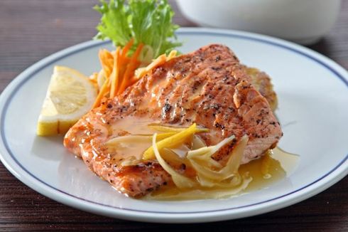 Resep Salmon Steak Saus Lemon, Masak ala Restoran Mewah di Rumah 