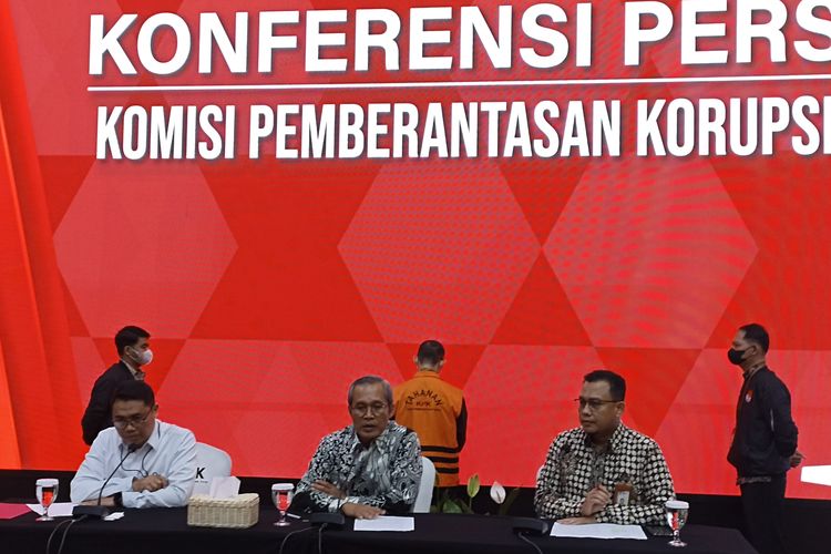 Komisi Pemberantasan Korupsi (KPK) menahan mantan Kepala Bea dan Cukai Makassar Andhi Pramono selama 20 hari pertama, Jumat (7/7/2023).