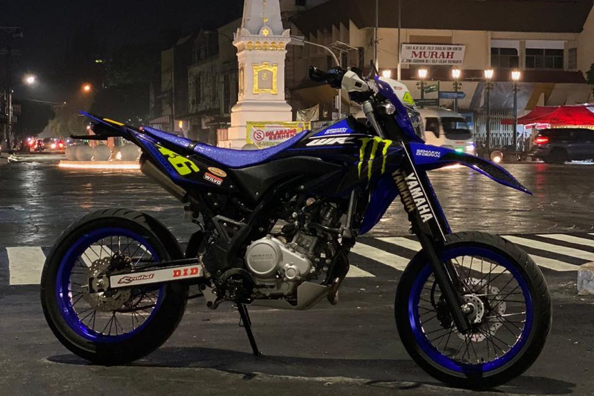 Referensi modifikasi Yamaha WR 155 R bergaya supermoto oleh Yamaha Jogja