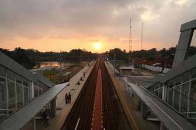 Suasana di Stasiun Maja, Banten, setelah direnovasi, Senin (23/5/2016). Tiga stasiun kereta komuter di wilayah Jabodetabek, yaitu Stasiun Kebayoran, Stasiun Parung Panjang, dan Stasiun Maja, direnovasi menjadi lebih modern untuk mengakomodasi jumlah penumpang yang semakin banyak.