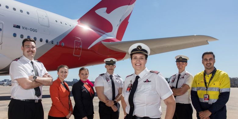 FlyPink dari Qantas Airways, kampanye kesadaran kanker payudara dan prostat. 