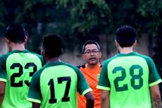 Aji Santoso Ingin Melupakan Sepak Bola untuk Sementara Waktu 