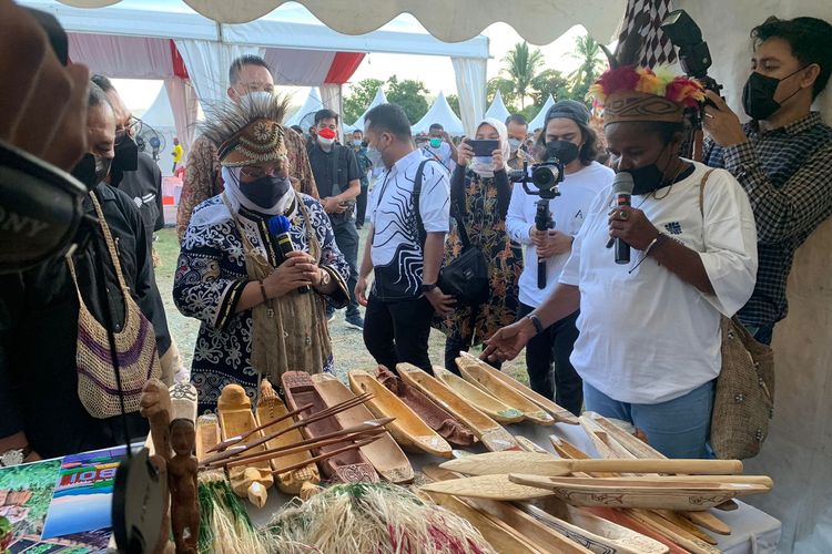 Menteri Ketenagakerjaan (Menaker) Ida Fauziyah dalam acara Expo Tenaga Kerja Mandiri (TKM) di Mersik Telaga Maya, Kabupaten Jayapura, Papua, Jumat (15/10/2021).