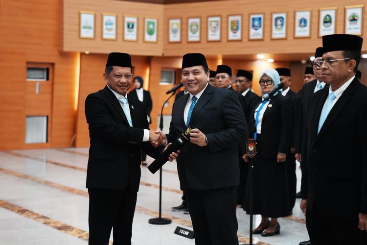 Lantik Pejabat Pimpinan Tinggi Pratama dan Fungsional, Mendagri Tekankan Pentingnya Rotasi dan Penyegaran Organisasi