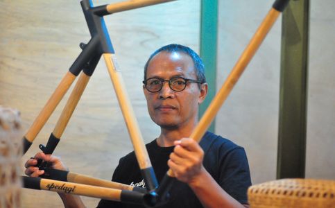 Indonesian Designer’s Wheels Behind Leaders’ Bamboo Bike Bromance