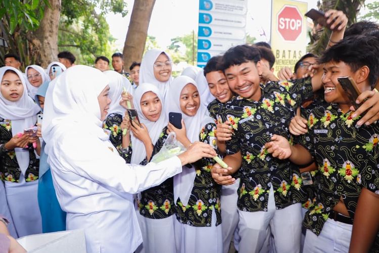 Pemprov Jatim Batasi Penggunaan HP di Sekolah, Hanya Boleh untuk Pembelajaran