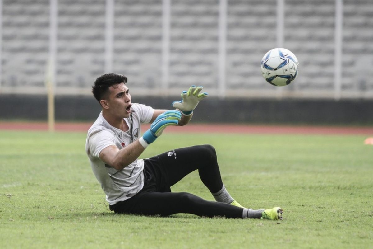 Kiper timnas Indonesia, Nadeo Argawinata.
