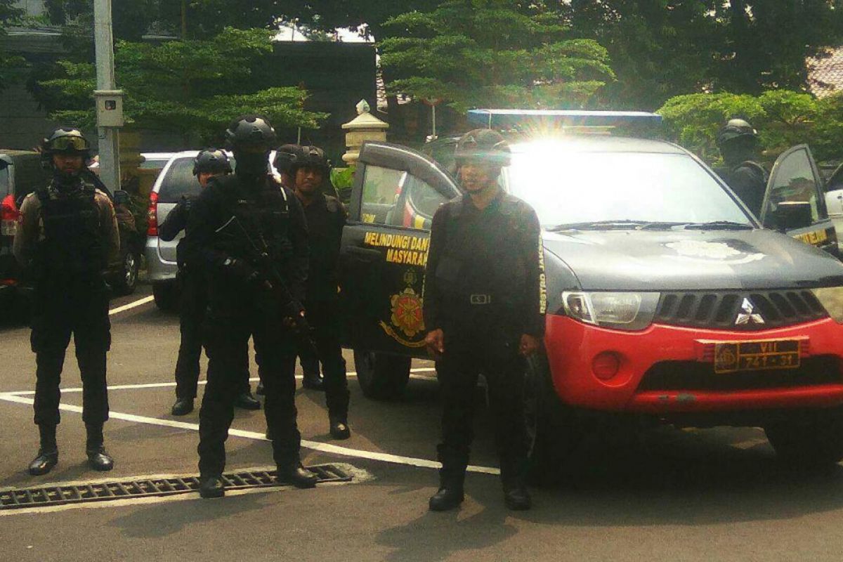 Pasukan pengamanan dan pengawalan Polres Metro Jakarta Selatan
