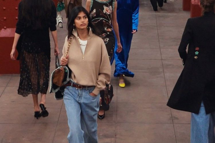 Tangakapan layar akun Instagram Bhavitha Mandava @bhavithamandava. Bhavitha Mandava memulai perjalanan kariernya dari momen tak terduga di subway Brooklyn sebelum membuka show Chanel dan debut di Met Gala 2026.
