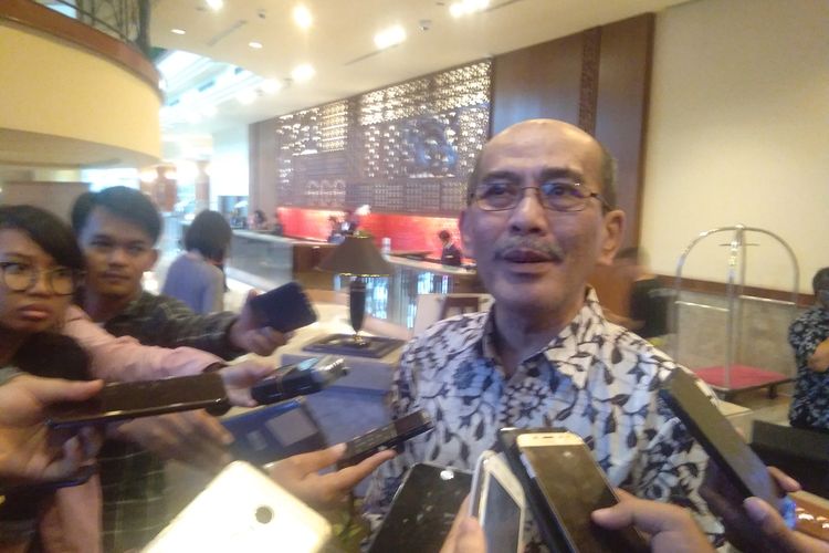 Ekonom Senior Indef, Faisal Basri usai ditemui di Kongkow Bisnis Pas FM, Jakarta, Rabu (20/11/2019).