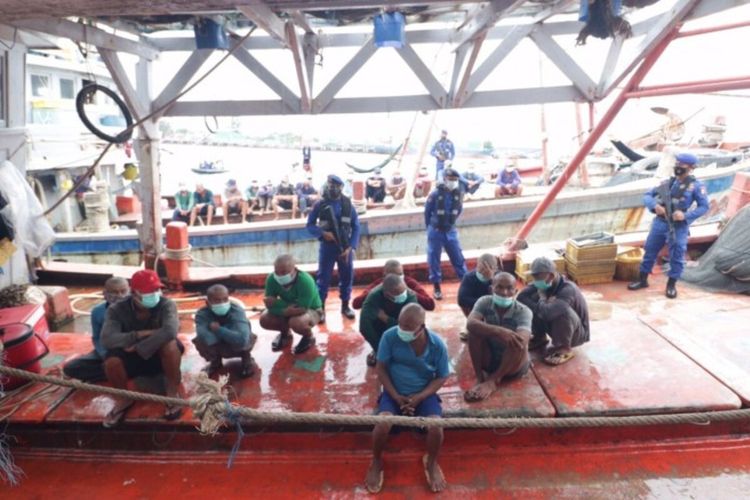 Kapal Patroli Dit Polairud Baharkam Polri KP Bisma – 8001 berhasil mengamankan empat unit Kapal Ikan Asing (KIA) berbendera Vietnam yang tengah melakukan pencurian ikan di laut Natuna Utara, Kabupaten Natuna, Kepulauan Riau (Kepri).