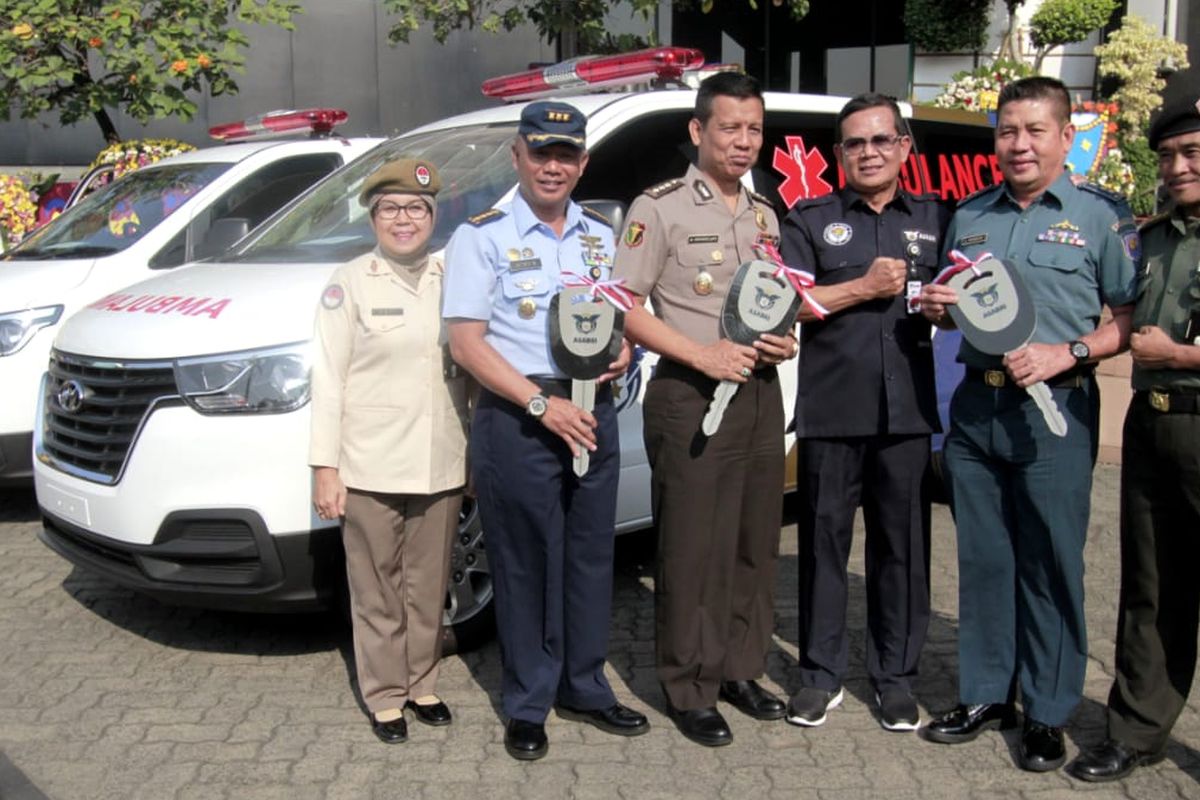 Penyerahan bantuan ambulans dari Asabri dengan total nilai Rp 472,5 juta.