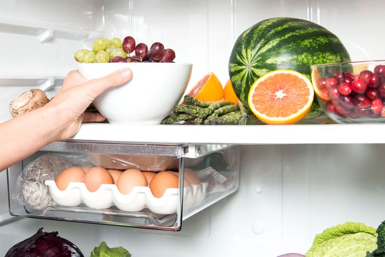 Ilustrasi kulkas, lemari es, menyimpan makanan di kulkas. 