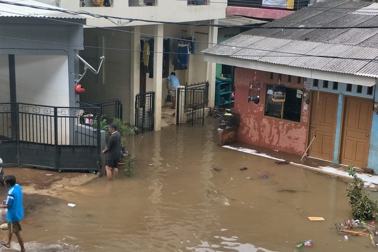 Banjir yang menggenangi daerah Cipinang Melayu, Makassar, Jakarta Timur mulai surut pada Kamis (2/1/2019) pagi. 