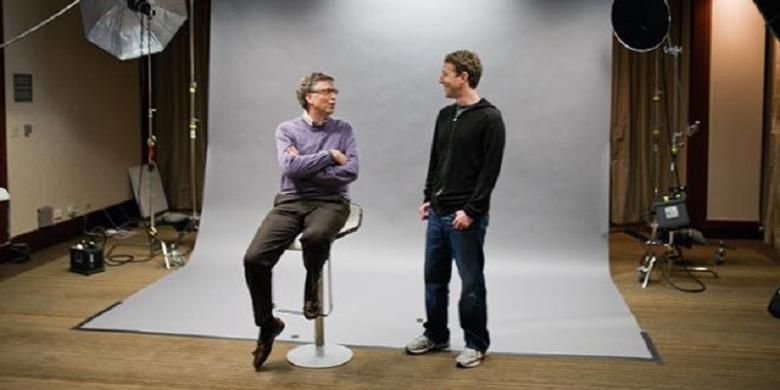 Mark Zuckerberg dan Bill Gates pada sesi pemotretan untuk Wired, membahas kolaborasi terbaru mereka di bidang energi