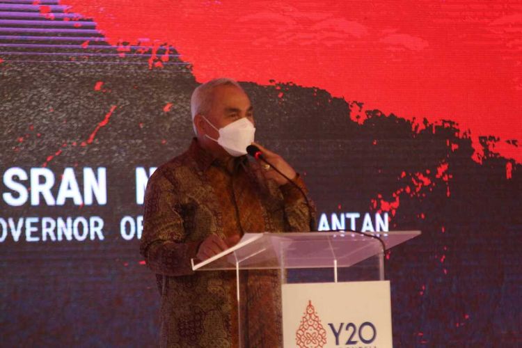 Gubernur Kaltim Isran Noor saat memberikan sambutan di Pre Summit Y20 di Novotel Balikpapan (21/5/2022).