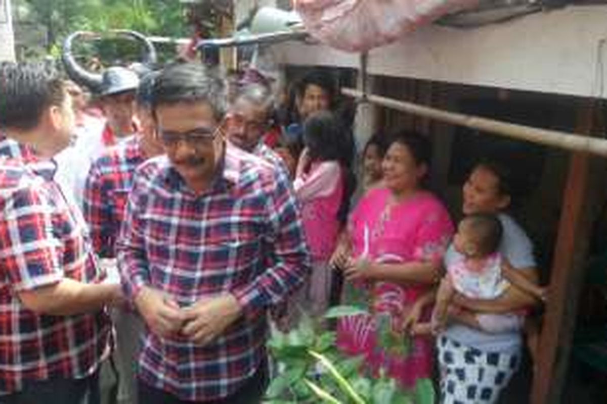 Djarot Saiful Hidayat mendatangi warga Kelurahan Papanggo, Jakarta Utara, Rabu (23/11/2016)