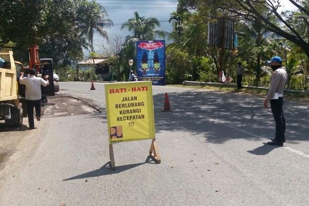 Penanganan jalan berlubang oleh Kementerian PUPR.