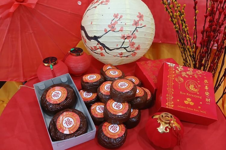 Kue keranjang karya jemaat Vihara Jagatnata Maitreya Kabupaten Jember.