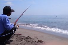 Sensasi Memancing di Pinggir Selat Malaka