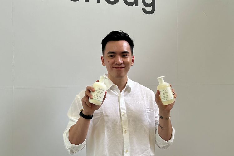 Hairstylist, Trichologist sekaligus Founder of Woshday, Rey Nathanael dalam Grand Launch of Woshday di Jakarta Selatan, Selasa (11/11/2025).