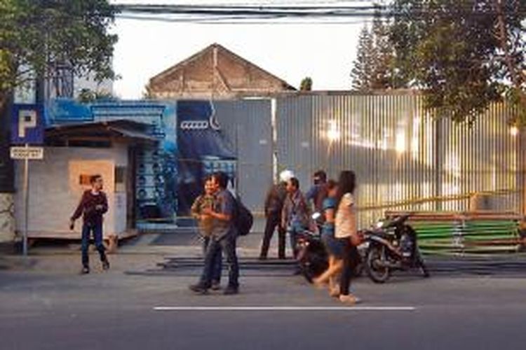 Lokasi tewasnya tiga pwkerja di pasang garus polisi