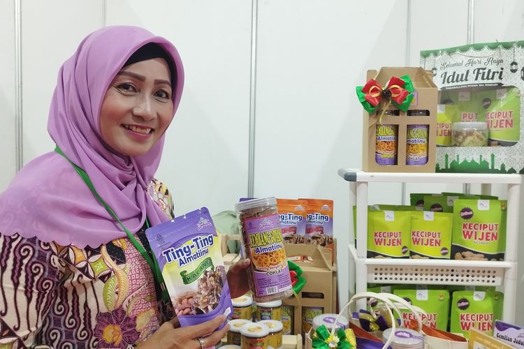Kartini, pemilik Warung Almatiinu