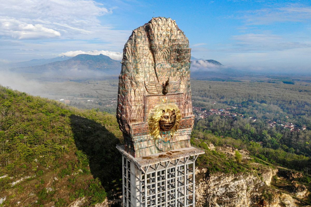 Foto udara Monumen Reog Ponorogo di Sampung, Ponorogo, Jawa Timur, Minggu (2/11/2025). Kabupaten Ponorogo resmi bergabung dalam UNESCO Creative Cities Network (UCCN) atau Jaringan Kota Kreatif UNESCO kategori Crafts and Folk Art atau Kriya dan Seni Rakyat sebagai kota dengan ekosistem kreatif berbasis tradisi setelah diakui oleh UNESCO.