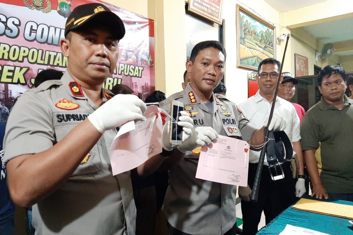 Konferensi pers kasus pemerasan di Polsek Johar Baru, Jakarta Pusat, Senin (27/1/2020)